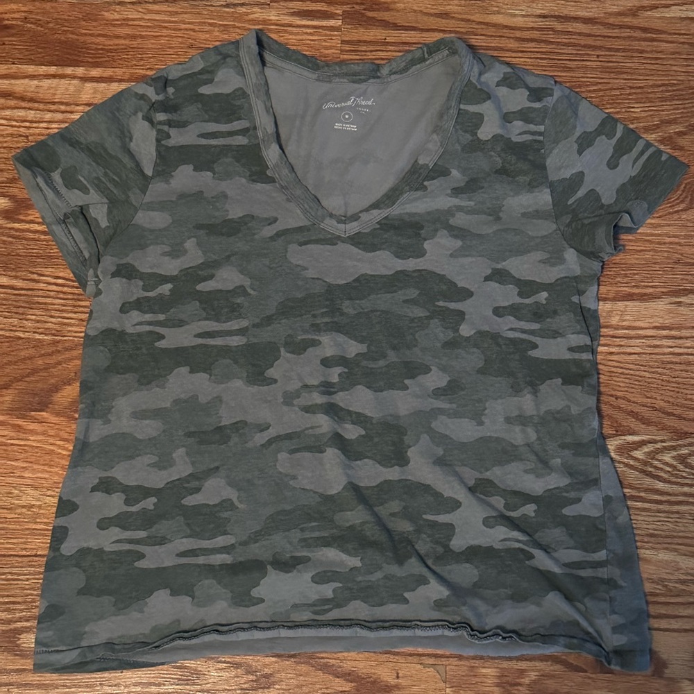 Universal Thread camo tee